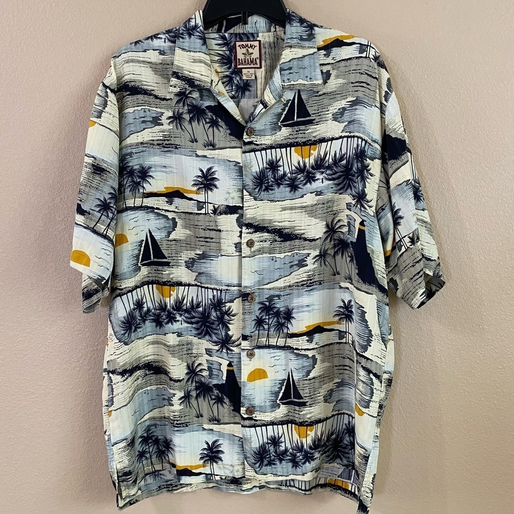 Tommy Bahama Medium Silk Hawaiian Palm Tree Sunset Short‎ Sleeve Button Up Shirt